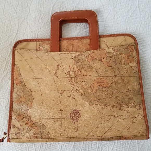 Portfolio Other - Drop Handle World Map Portfolio